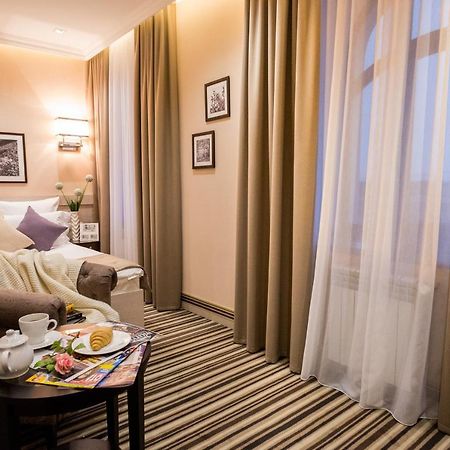 Park Hotel Warshawskiy Sarny  Eksteriør billede
