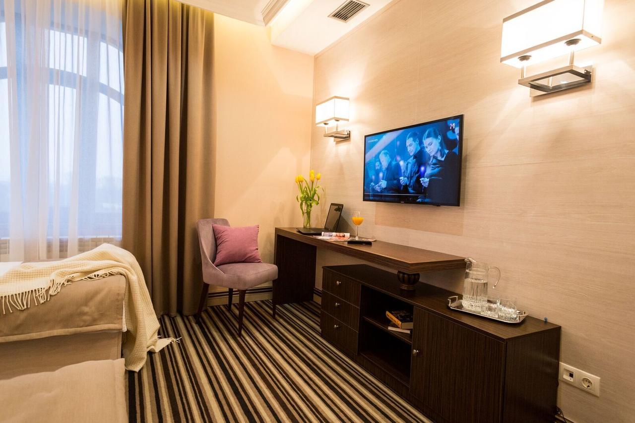 Park Hotel Warshawskiy Sarny  Eksteriør billede