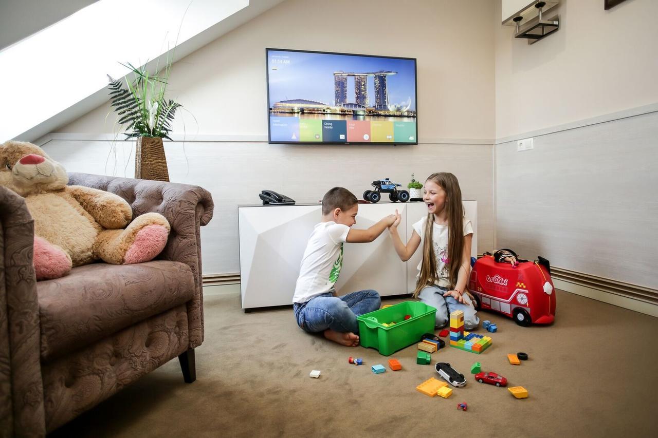 Park Hotel Warshawskiy Sarny  Eksteriør billede