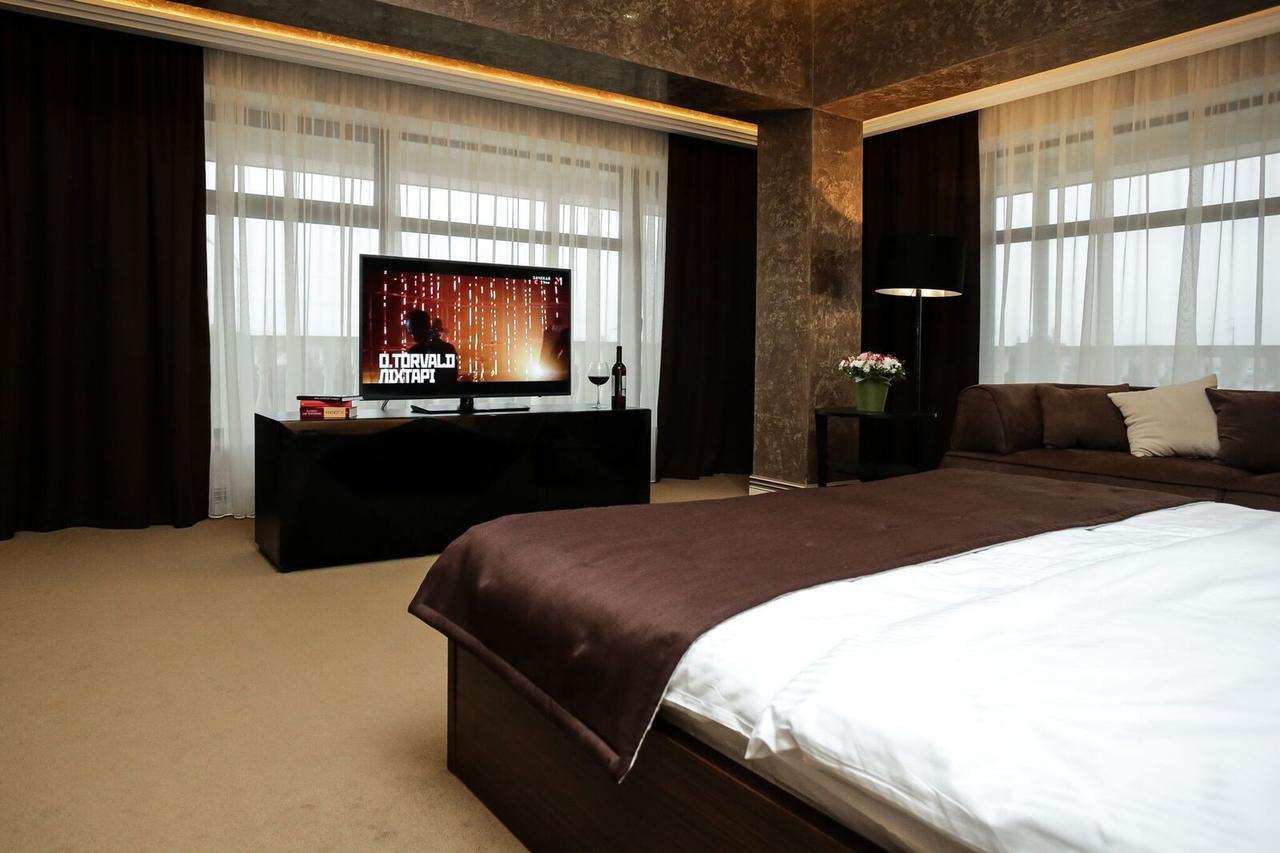 Park Hotel Warshawskiy Sarny  Eksteriør billede