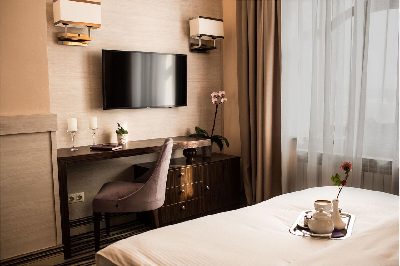 Park Hotel Warshawskiy Sarny  Eksteriør billede