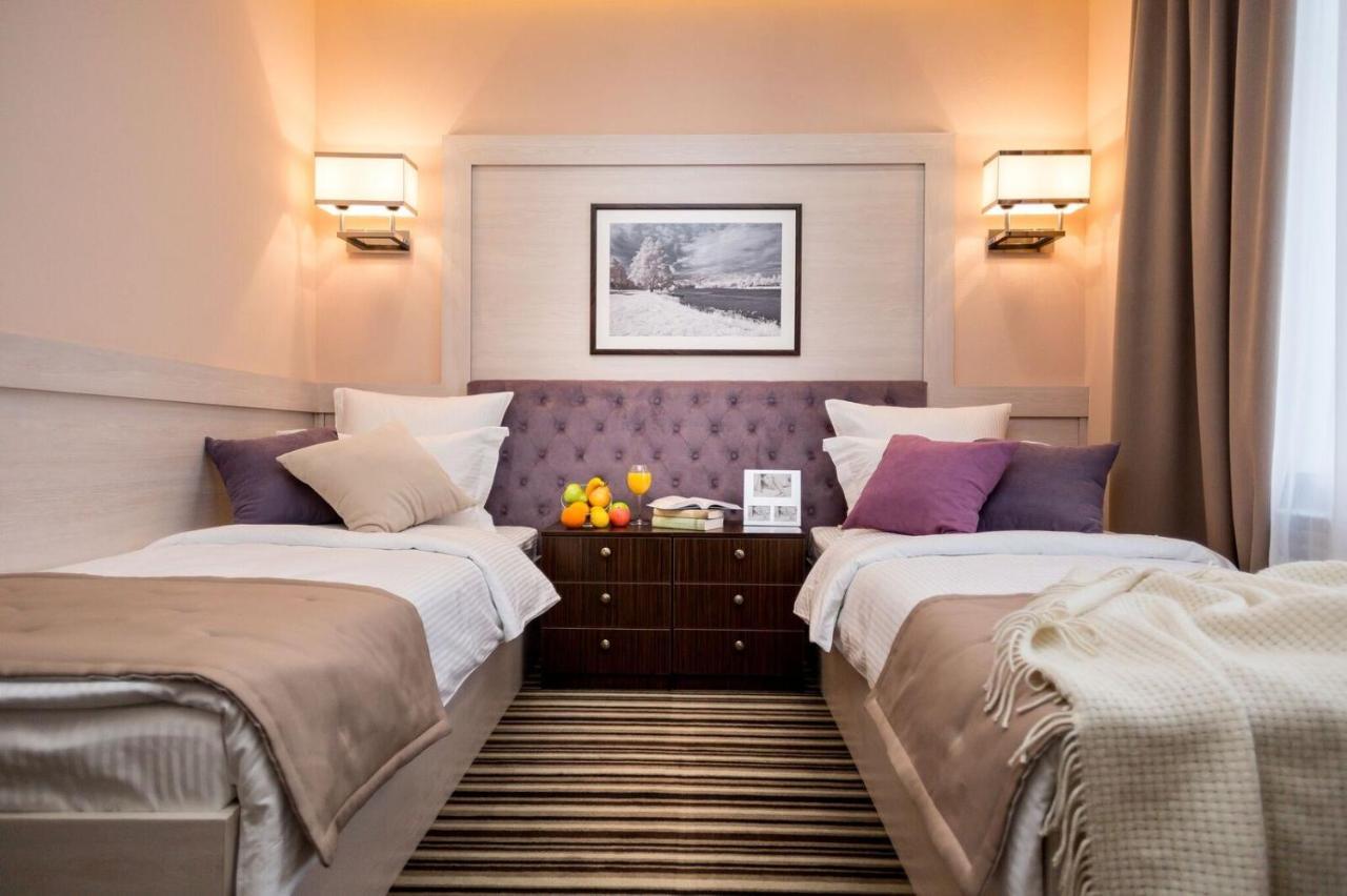 Park Hotel Warshawskiy Sarny  Eksteriør billede