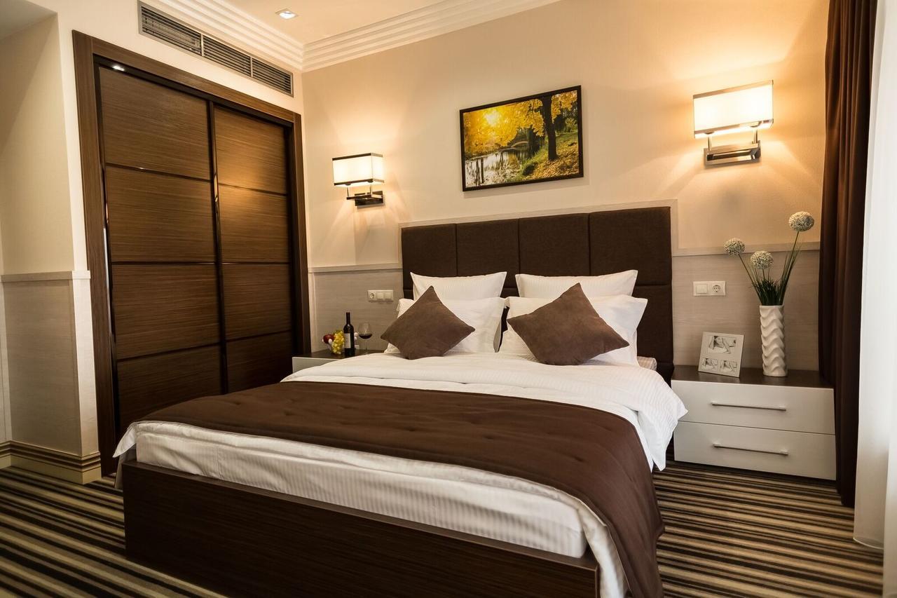 Park Hotel Warshawskiy Sarny  Eksteriør billede