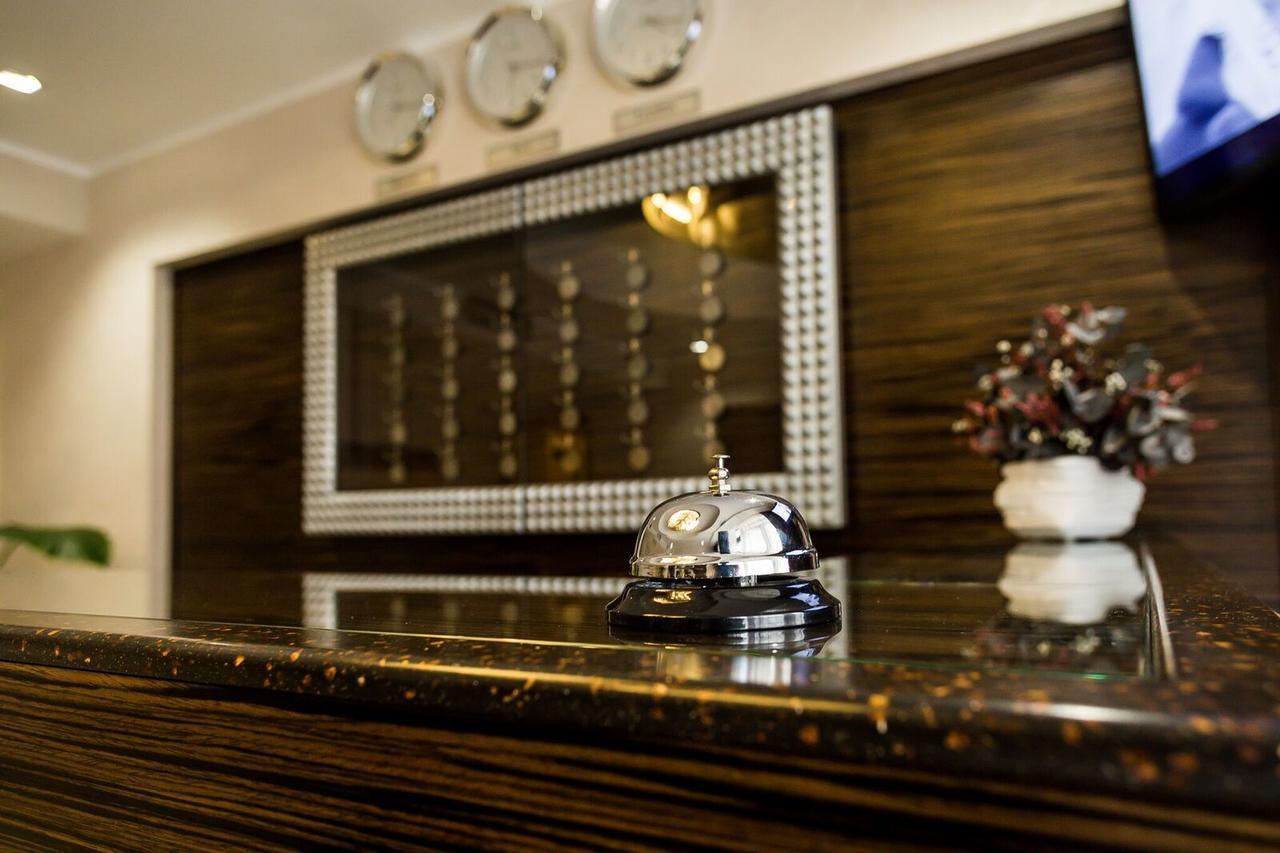 Park Hotel Warshawskiy Sarny  Eksteriør billede