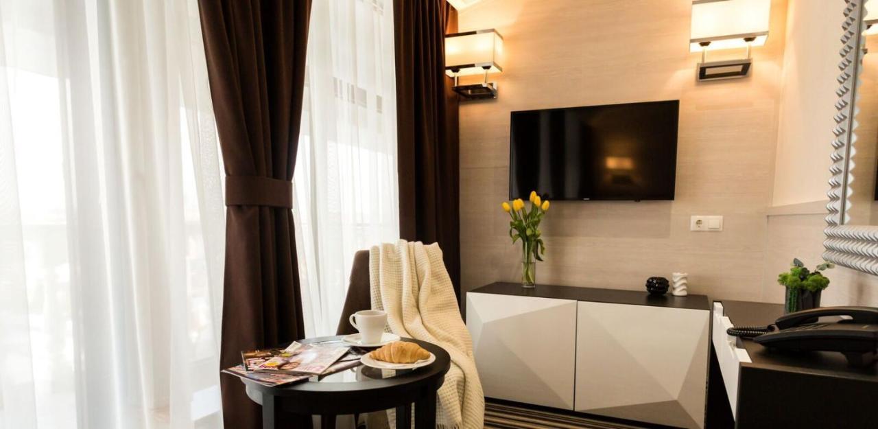 Park Hotel Warshawskiy Sarny  Eksteriør billede