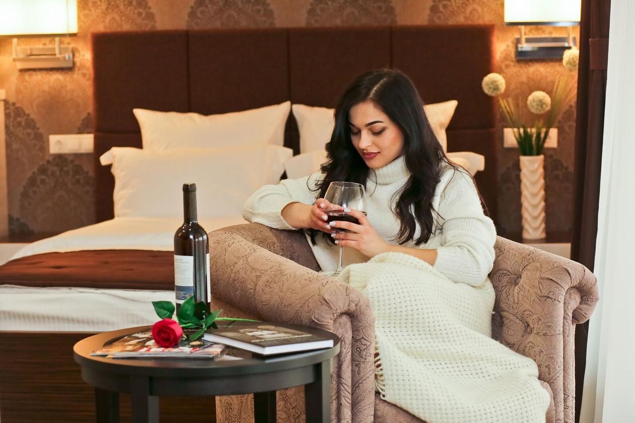 Park Hotel Warshawskiy Sarny  Eksteriør billede