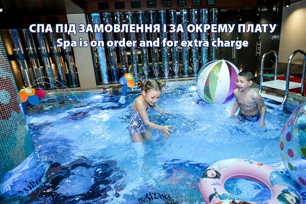 Park Hotel Warshawskiy Sarny  Eksteriør billede