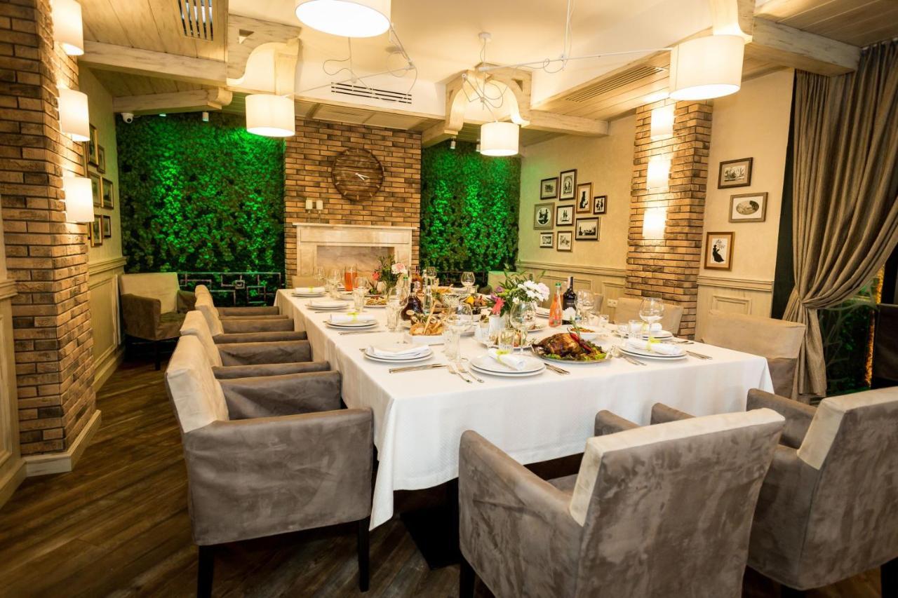 Park Hotel Warshawskiy Sarny  Eksteriør billede