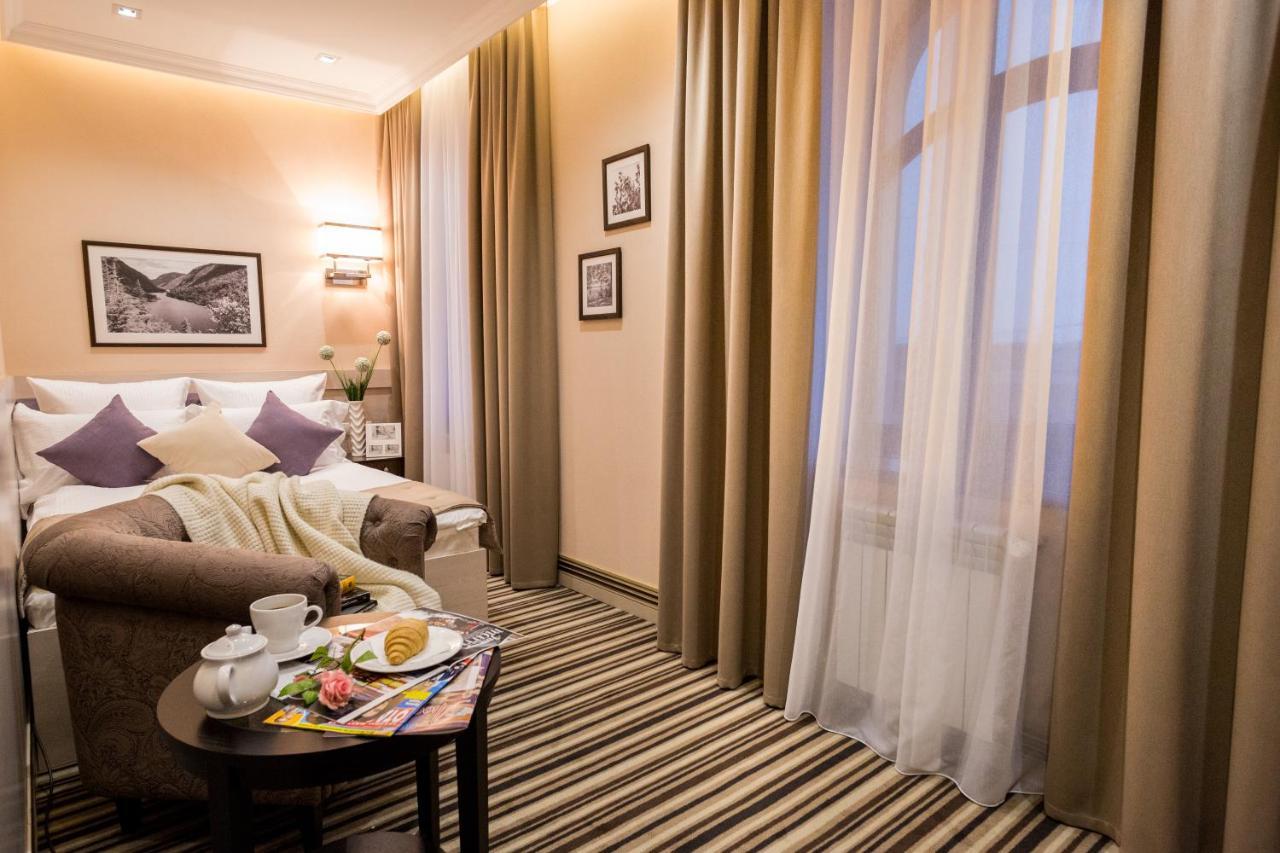 Park Hotel Warshawskiy Sarny  Eksteriør billede